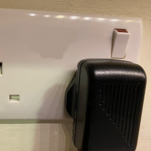 Connecting power adapter to mains socket